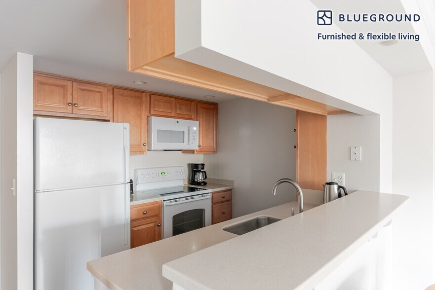 Building Photo - 3900 Fairfax Dr