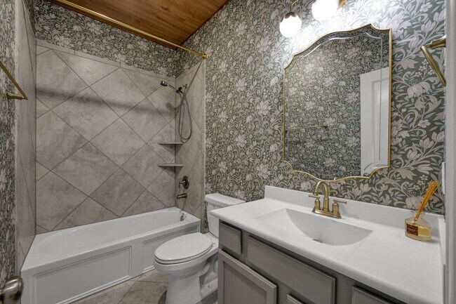 Building Photo - 122 S Bearkat Ct