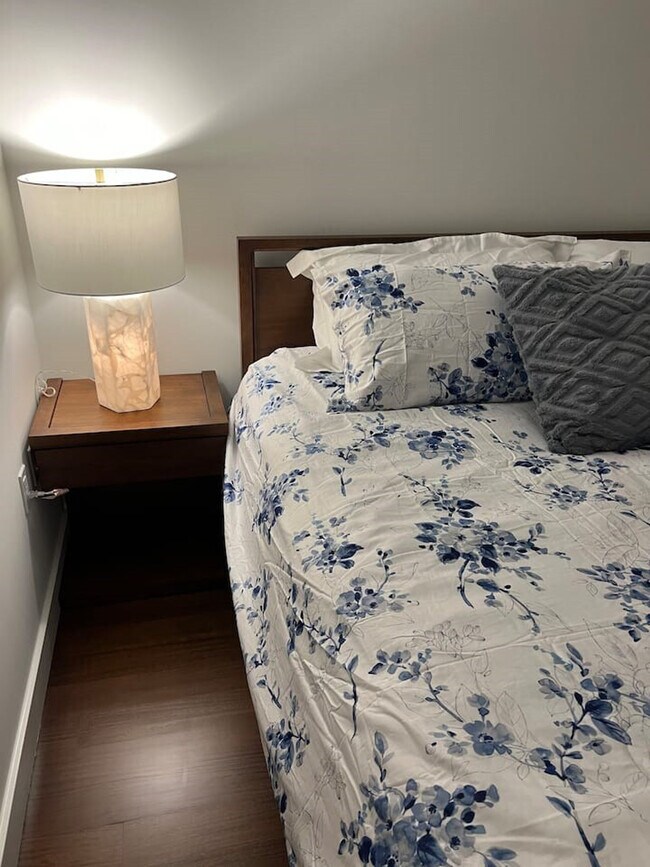 Building Photo - 1886 Broadway-SI ID1461703P