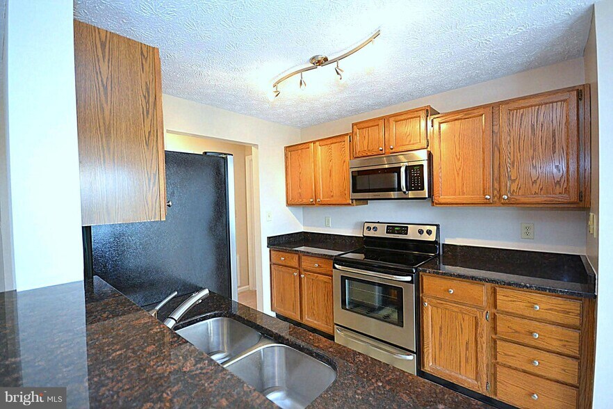 Building Photo - 2458 Apple Blossom Ln