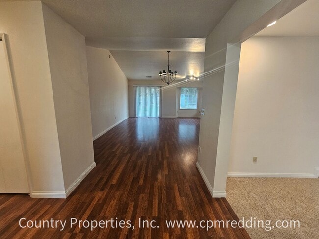 Building Photo - Spacious Home in Saratoga Estates with Lan...