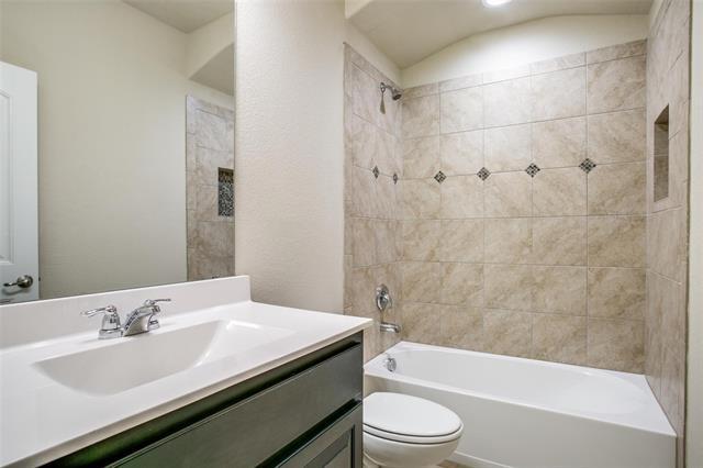 Building Photo - 453 Spring Dr