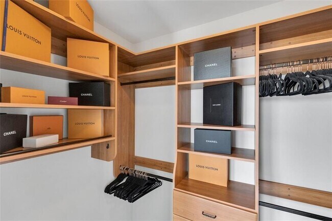 Building Photo - 2233 Peachtree Rd NE