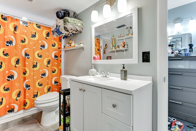 Building Photo - 411 Nottinghill Park