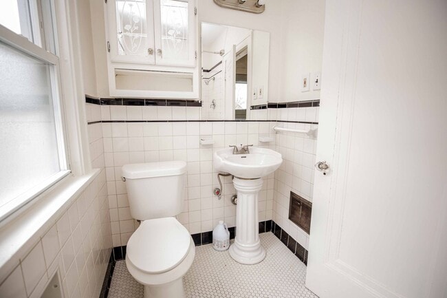 Building Photo - Very Spacious Four Bedroom Home For Rent!