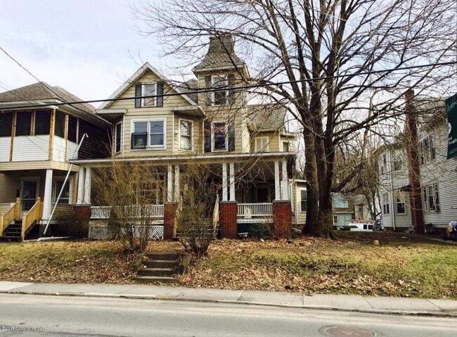 Building Photo - 135 Ridgeway St