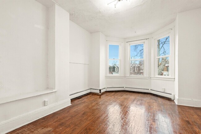 Building Photo - 92 Prescott St