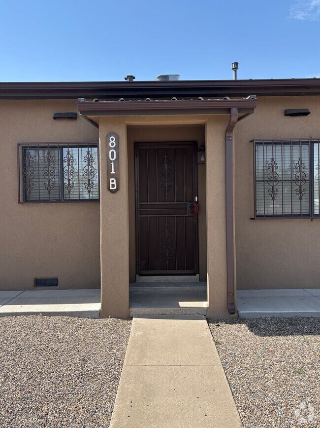 Building Photo - NEWLY REMODELED 1 BED 1 BATH
