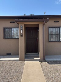 Building Photo - NEWLY REMODELED 1 BED 1 BATH