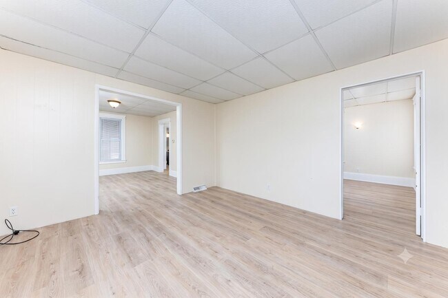 Building Photo - 405 Starkweather St