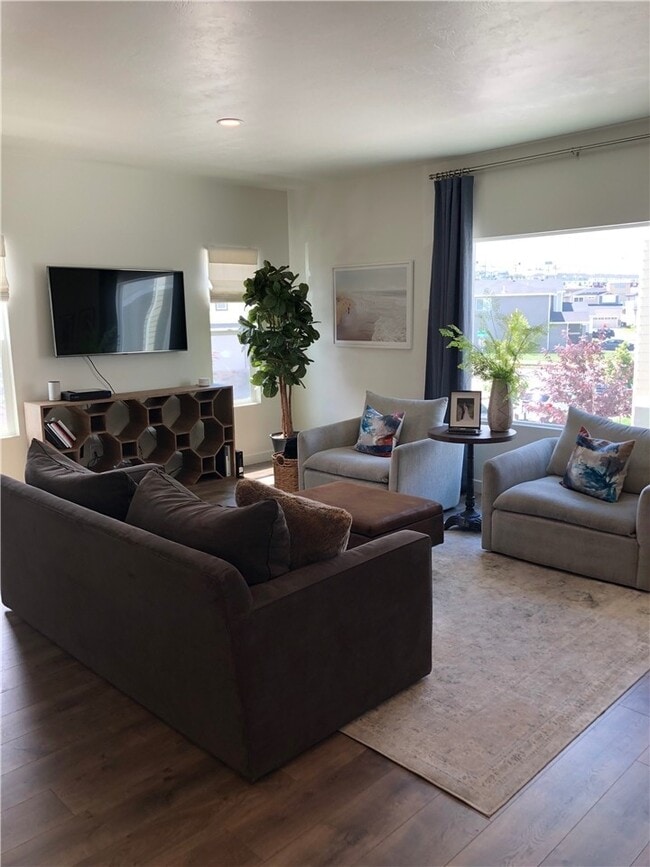 Building Photo - Luxury Bluffdale 4 Bedroom Town Home