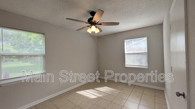 Building Photo - 1022 Woodbury Pl