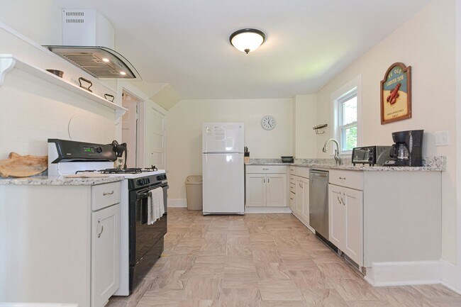 Building Photo - WINTER RENTAL: Squam Light