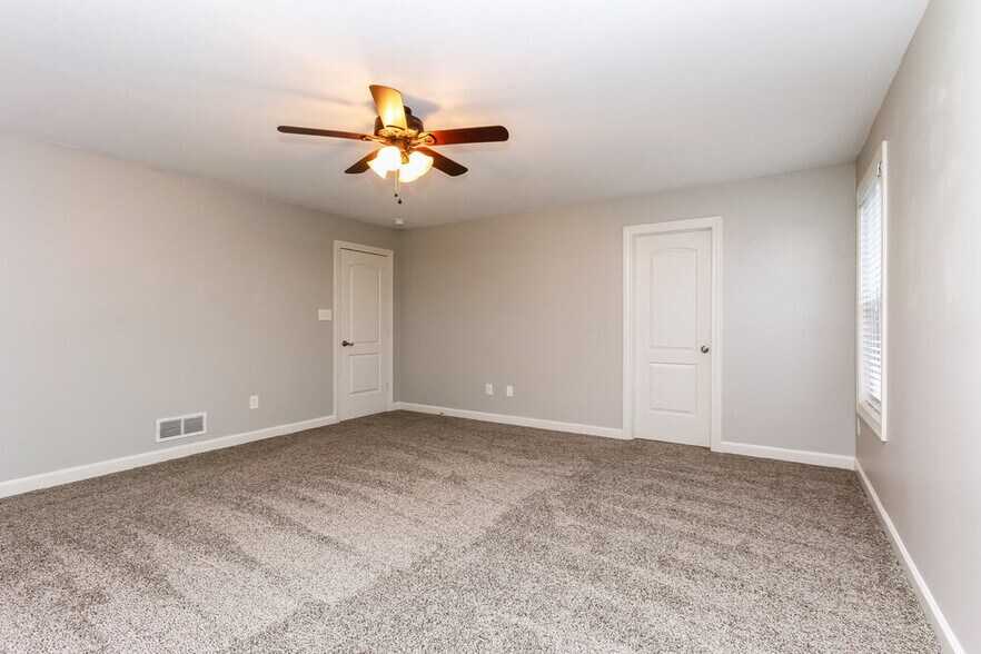 Building Photo - 9718 Rhodes Ln