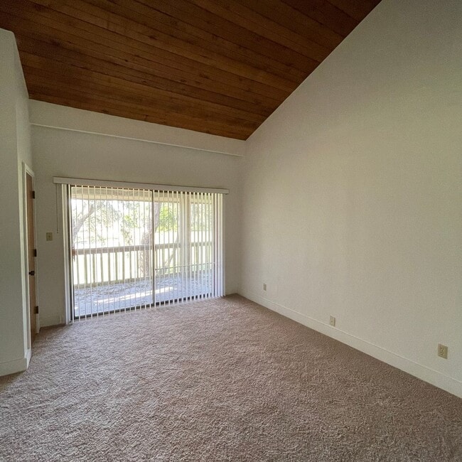 Building Photo - Beautiful 1-Bedroom Condo in the Beautiful...