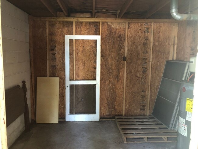 Building Photo - r2302