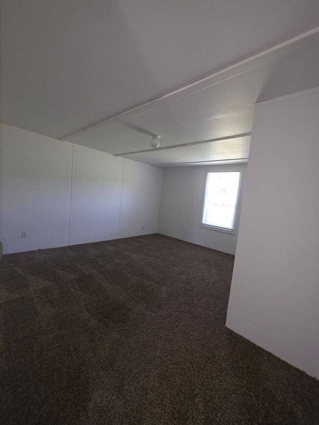 Building Photo - Ready to Move in
