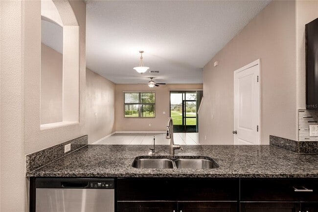 Building Photo - 724 Royal Empress Dr
