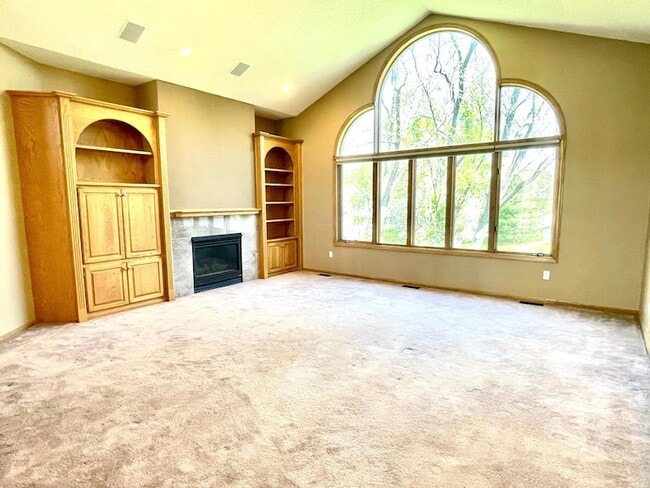 Building Photo - 640 S Park Ct