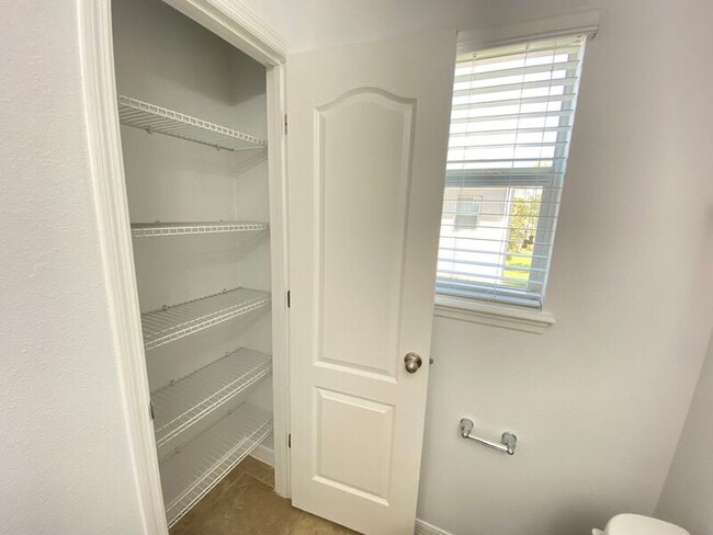 Building Photo - 6558 S Goldenrod Rd