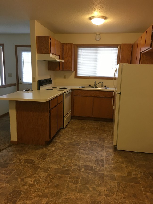 Kitchen - Crystal Lake Townhomes