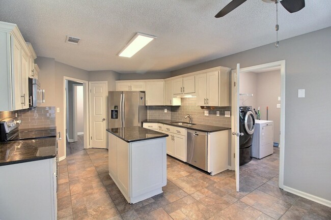 Building Photo - 244 Saybrook Cove