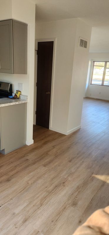 Building Photo - 326 E 2nd St