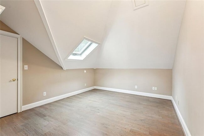 Building Photo - 511 Pine Valley Rd SE