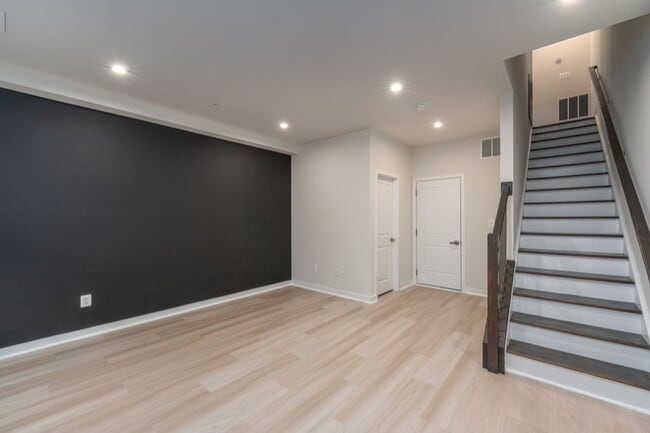 Building Photo - 232 S Newkirk St