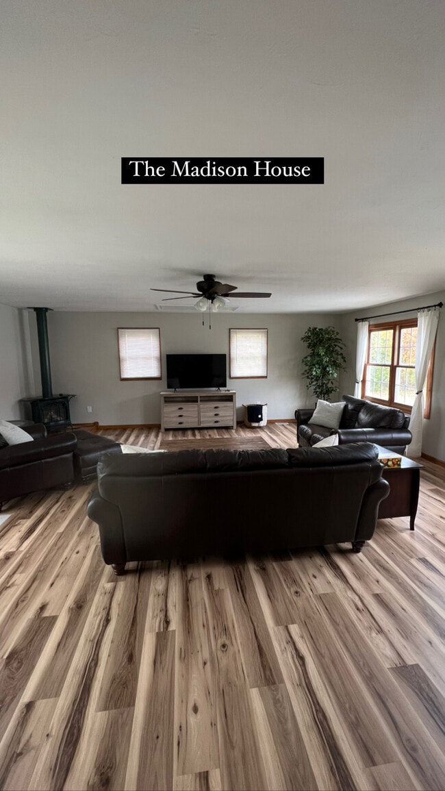 Building Photo - 7650 Warner Rd