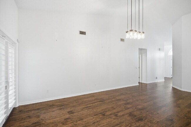 Building Photo - "Charming 3-Bedroom Home with 2 Full Baths and 2032 Sq Ft of Comfort in Palm Coast!"