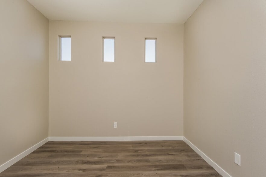 Building Photo - 3917 W Irvin Ave