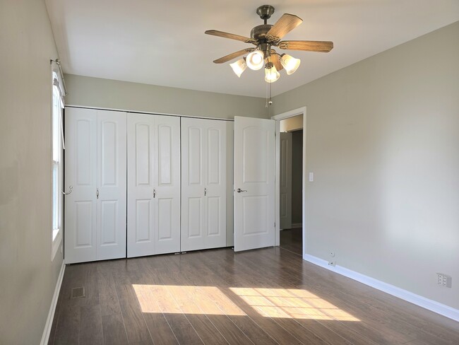 Building Photo - 310 Russet Way