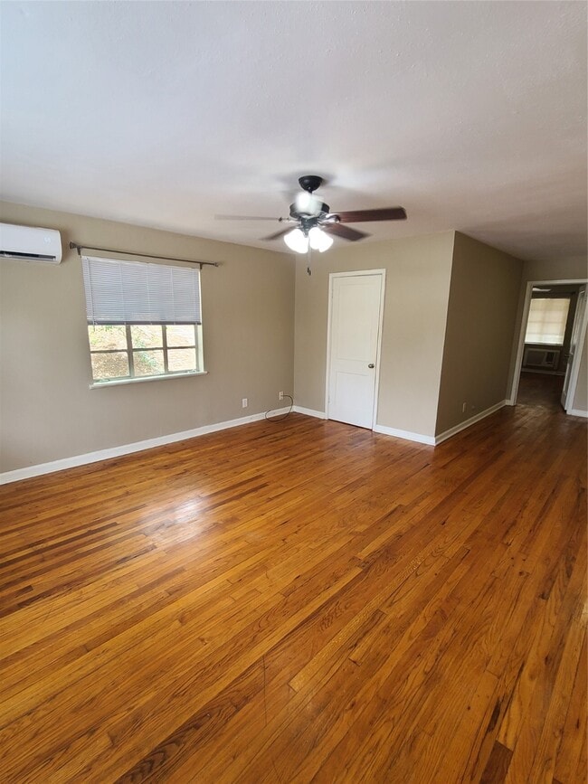 Building Photo - 1434 Lawson St