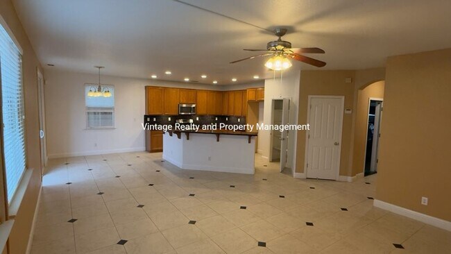 Building Photo - 244 Lazy Ridge Ave