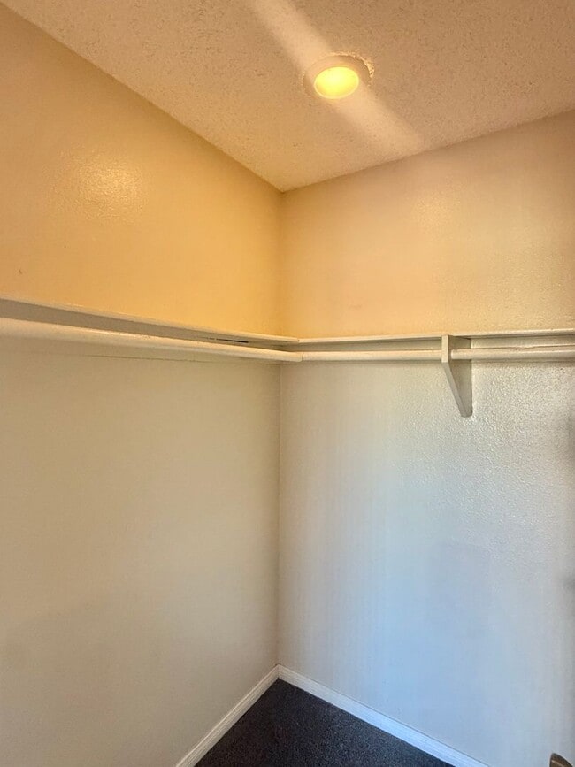 Building Photo - 2BD/2BTH with Private Patio, Walk-In Closet, Onsite Laundry, and Parking!