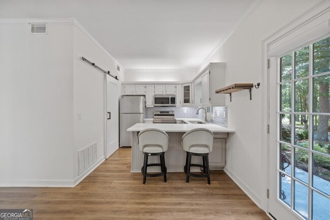 Building Photo - 1410 Club Dr