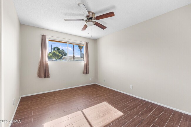 Building Photo - 4401 W Claremont St