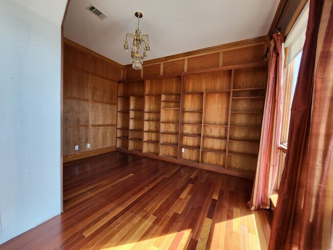 Building Photo - 2014 Vista Ridge Dr