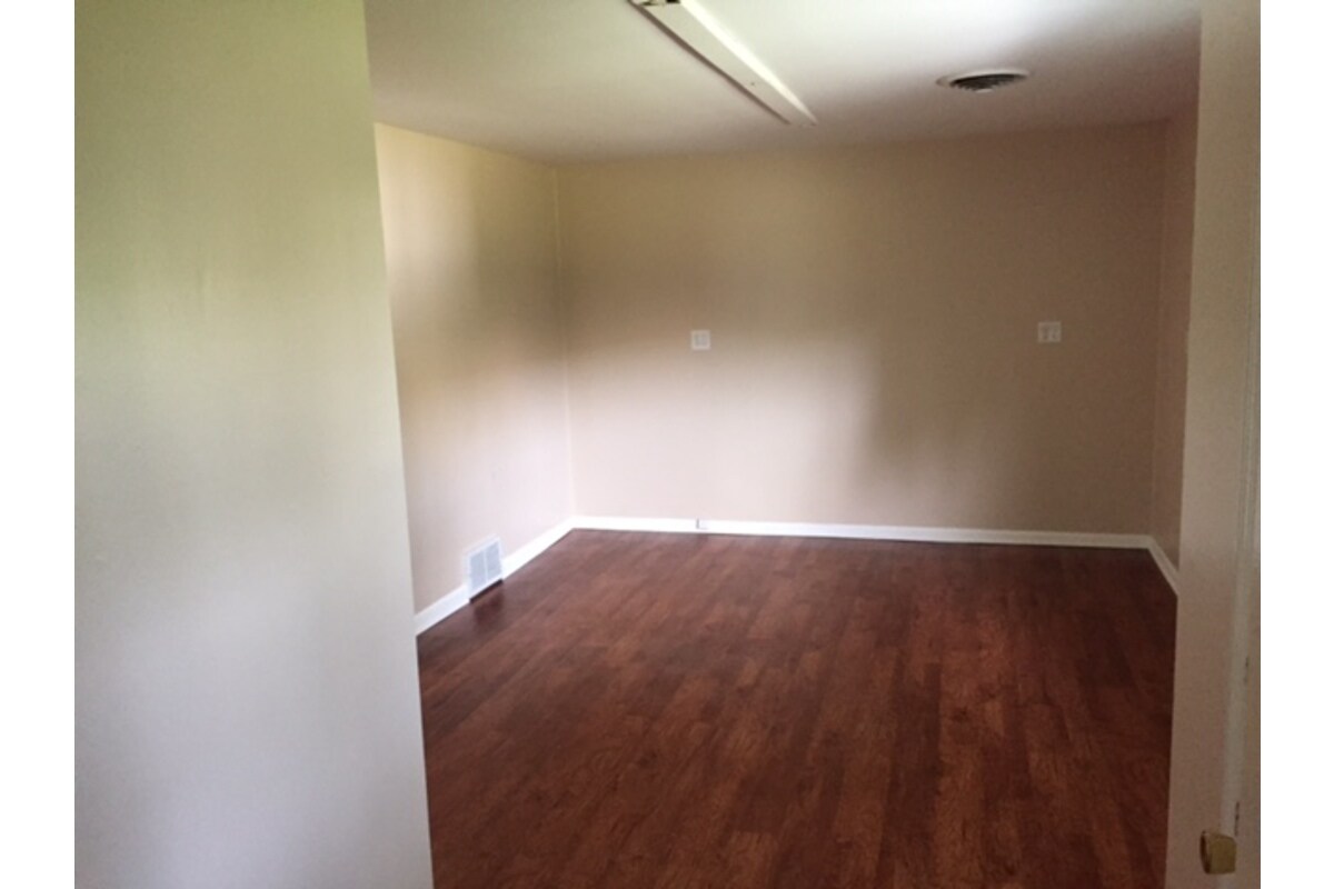 Building Photo - 15 Shagbark Rd