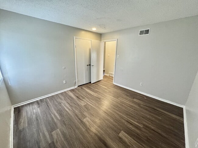 Building Photo - 4579 Buffer Dr