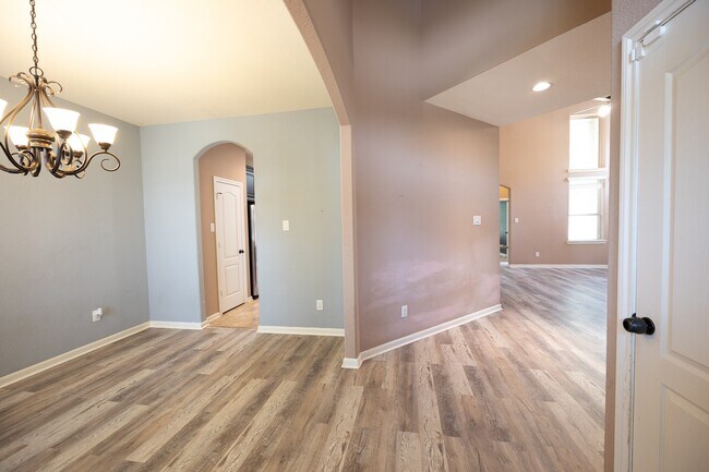 Building Photo - 6707 Hunters Creek Ln