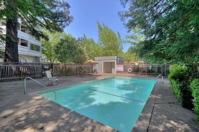 Building Photo - 725 Mariposa Ave.