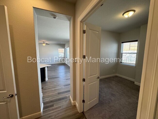 Building Photo - 925 Cranfield Ct