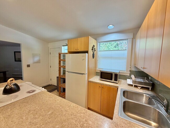 Building Photo - Historic Fort Ward Townhome on Bainbridge Island