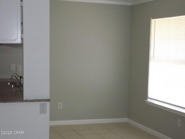 Building Photo - 2712 Oak Hammock Dr