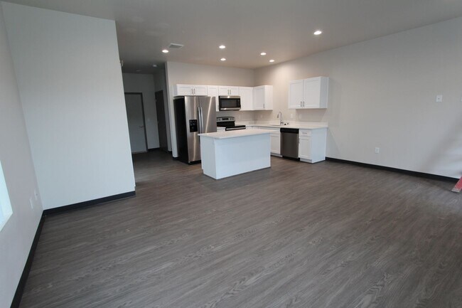 Building Photo - Modern design 3-bed, 2.5 bath duplex avail...