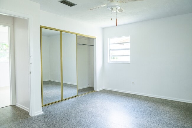 Building Photo - 912 Plato Ave