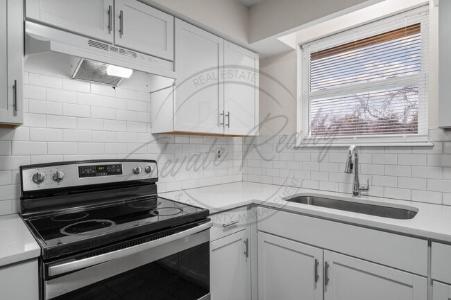 Building Photo - Beautifully updated 2-bedroom, 1-bath first-floor duplex in the heart of Hermitage (ON SPECIAL)!