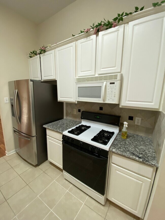 Building Photo - 16534 Wheatfield Dr